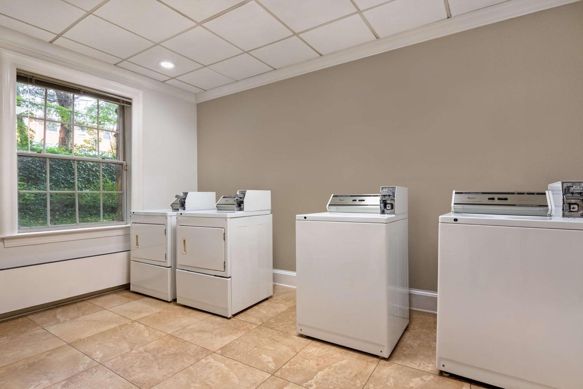 Hampton Inn & Suites Stamford Ngoại thất bức ảnh